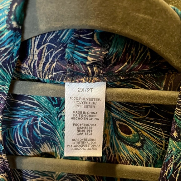 2X Lightweight material Peacock design over shirt blouse - Picture 3 of 7